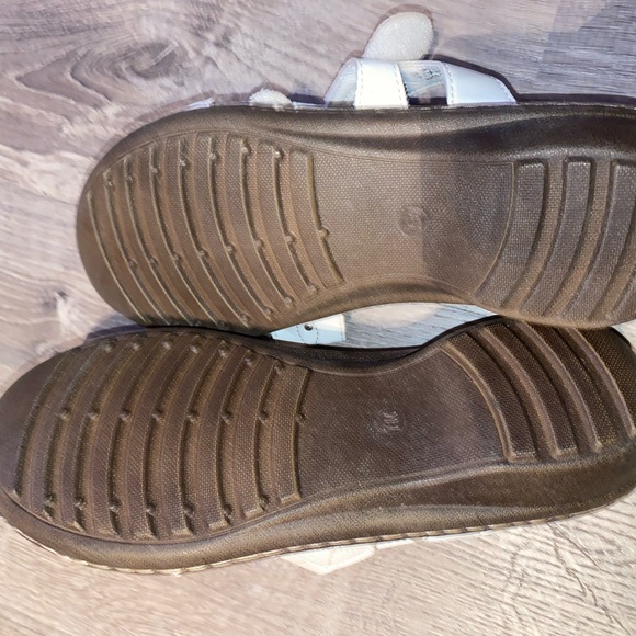 Studio Works comfort sandals white size  7
New! Velcro straps NWOT - Picture 6 of 6